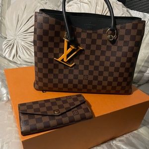 LV purse and wallet